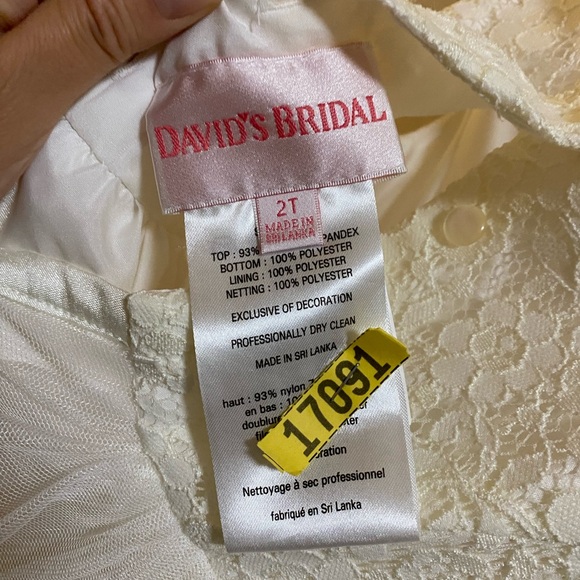 David's Bridal Toddler off-white 2T flower girl dress and large satin bow belt - Picture 9 of 9
